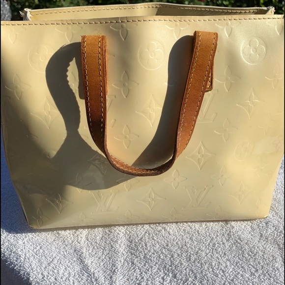 Louis Vuitton Vernis Read bag ๐ฅ Yellow - Picture 2 of 7